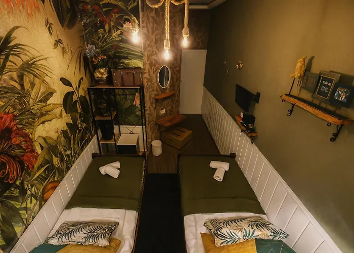 Urban Budget Hotel- Unique Boutique On Location Hotel