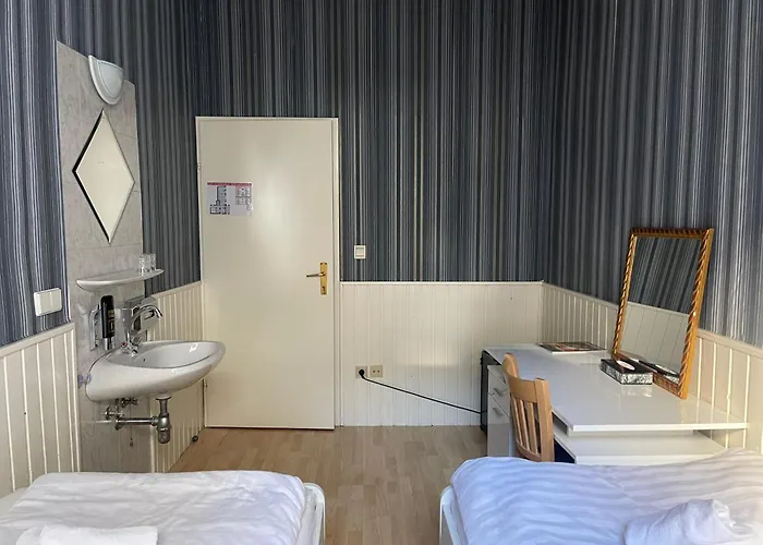 Urban Budget Hotel- Unique Boutique On Location Hotel